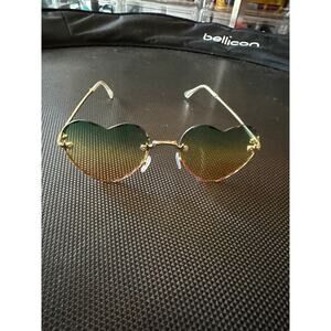 Free People Heart Shaped Women's Sunglasses, GUC